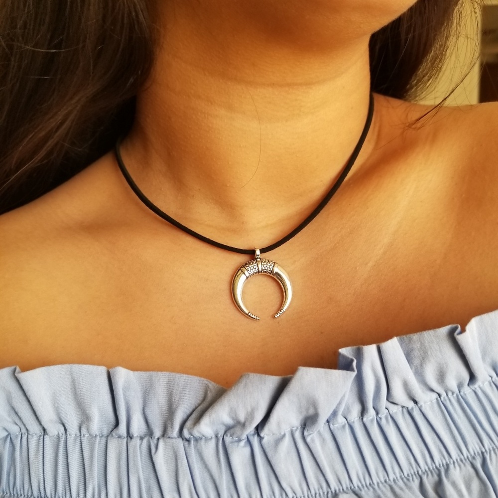 ❤Crescent Moon Horn Choker Necklace